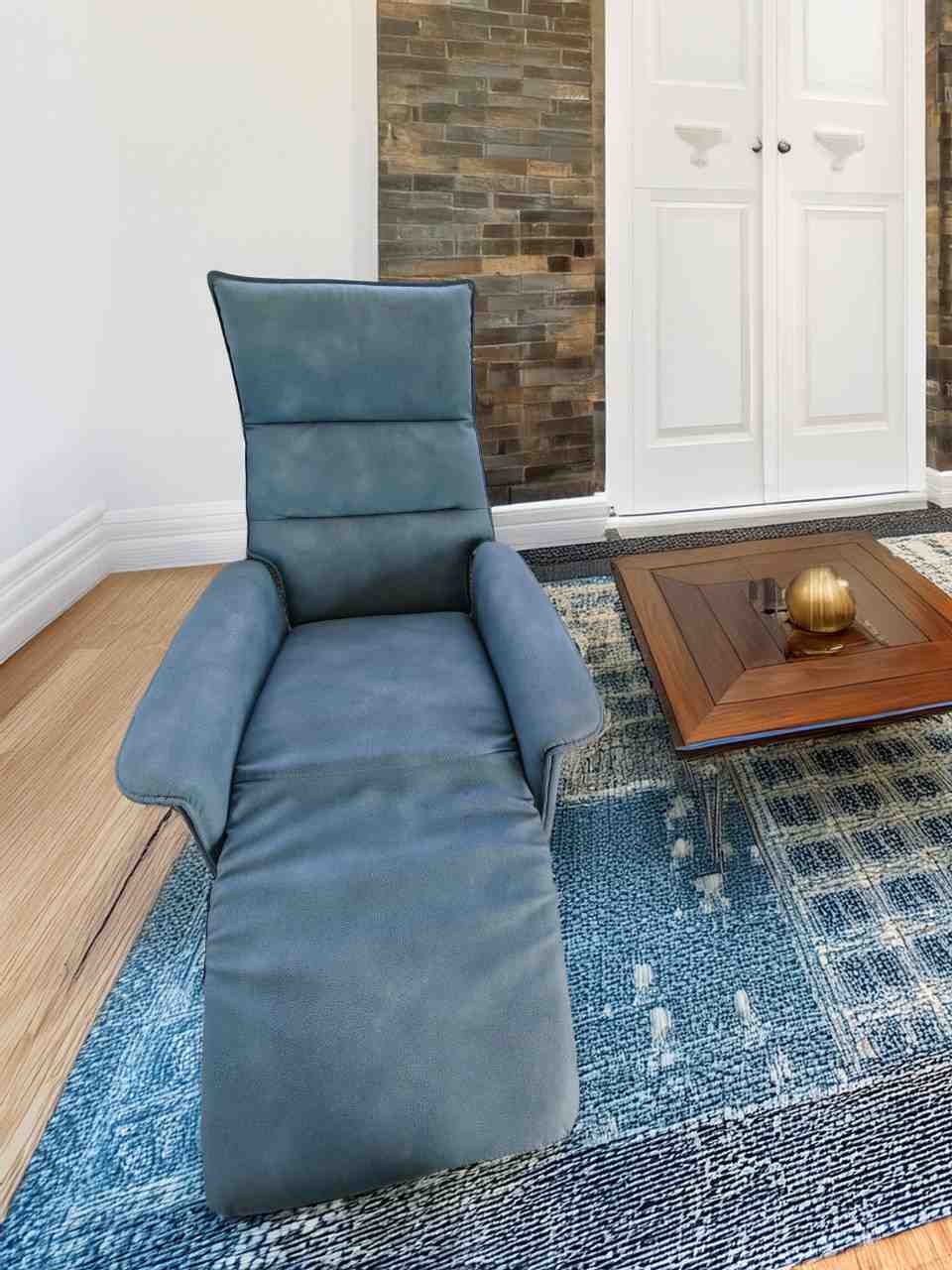 Blue Rolling Recliner Chair with Wheels – Adjustable Comfort Seating